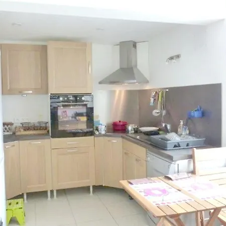 Сasa de vacaciones Maison De 4 Chambres Avec Piscine Privee Jardin Clos Et Wifi A Sozy *