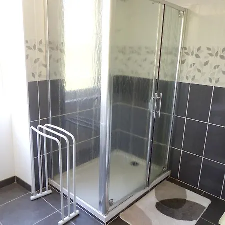 Сasa de vacaciones Maison De 4 Chambres Avec Piscine Privee Jardin Clos Et Wifi A Sozy
